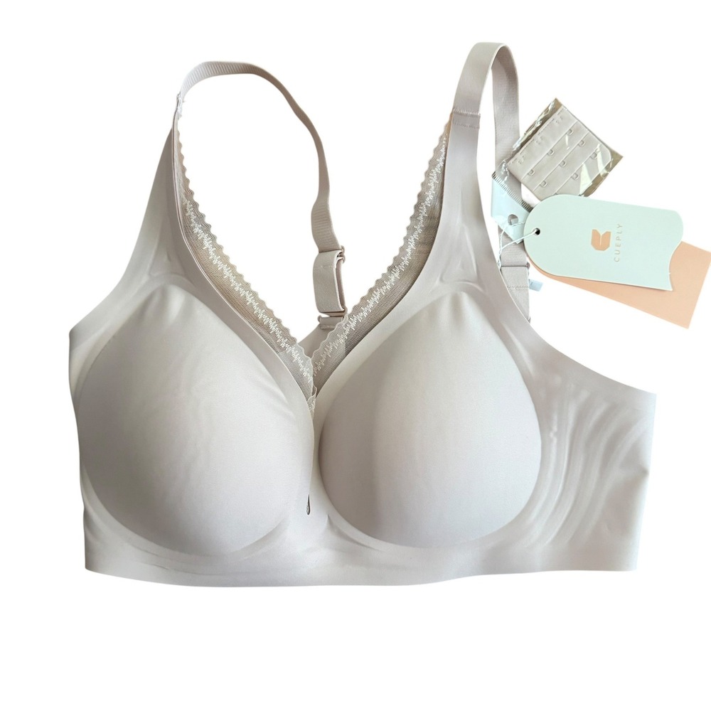 Cueply Women Beige Wireless Seamless Bra Lace Trim Molded Cups Size Large NWT
